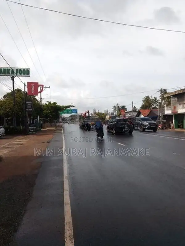 කටුනායක 18 කණුවෙන් වටිනා ඉඩමක් විකිණීමට ඇත