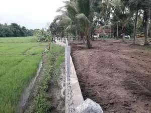 ඉඩමක් අනුරාධපුර බස් පාරින්