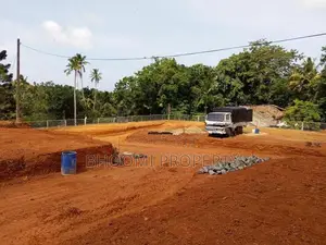 කරාපිටිය රෝහලට ලඟින් බිම් කොටස්