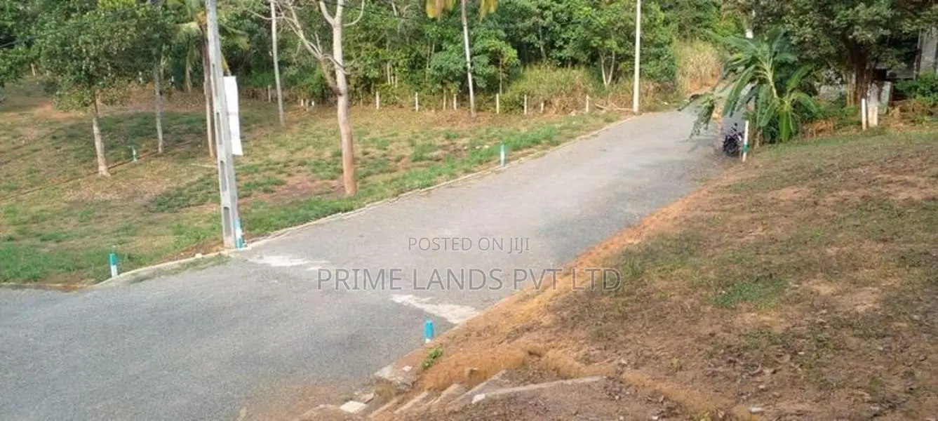 Matara Makawita Lake Front Lands