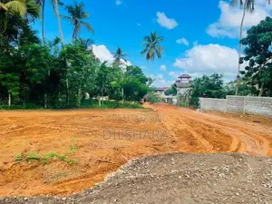 Yakkala New Land නුවර පාරට ඉතාම ආසන්නව වටිනා බිම් කොටස්