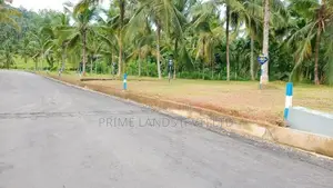 කඩවත 210 බස් පාරට ළගින් බිම් කොටස්