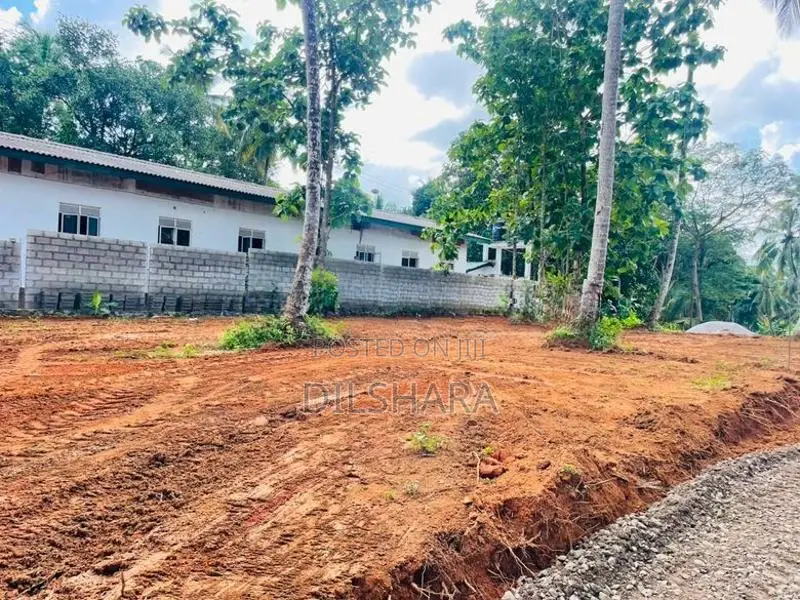 Yakkala New Land නුවර පාරට ඉතාම ආසන්නව වටිනා බිම් කොටස්