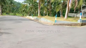 කඩවත 210 බස් පාරට ළගින් බිම් කොටස්