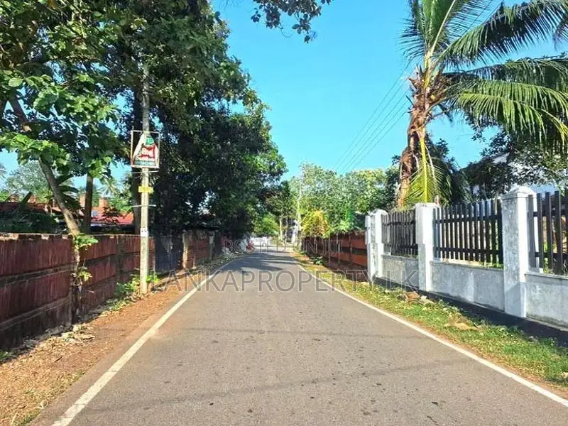 Valuable Land with House for Sale in Bowalawatte, Waikkal