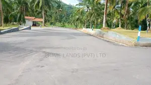 කඩවත 210 බස් පාරට ළගින් බිම් කොටස්