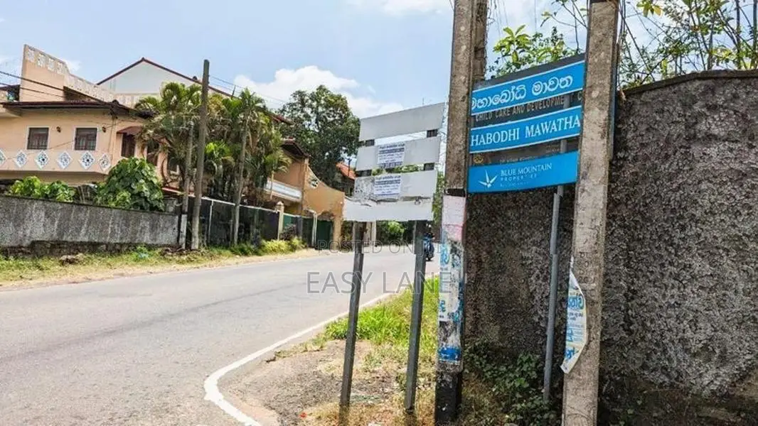 කඩවත නගරයට පර්චස් 10ක් ඉඩමක්/ KM 8479