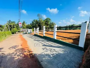 Kalagedihena Land නුවර පාරට ආසන්නව වට්නා බිම් කොටස් කිහිපයක්