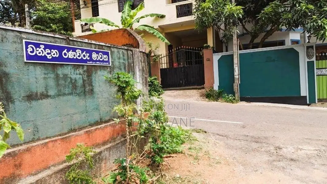 කඩවත නගරයට පර්චස් 10ක් ඉඩමක්/ KM 8479