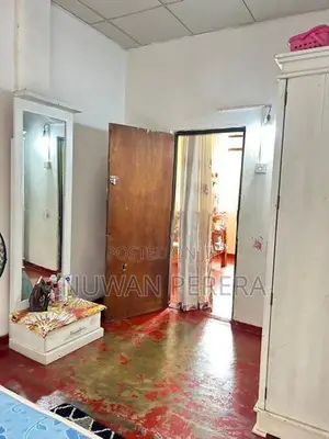 පිලියන්දල මාකන්දන බස් පාරට සමීපව නිවසක් විකිණීමට .