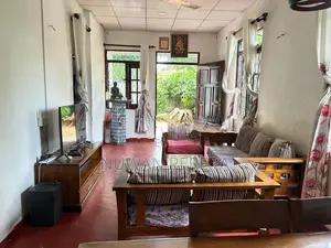 පිලියන්දල මාකන්දන බස් පාරට සමීපව නිවසක් විකිණීමට .