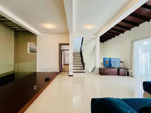 Luxury Home with Large Garden for Sale – Thalawathugoda