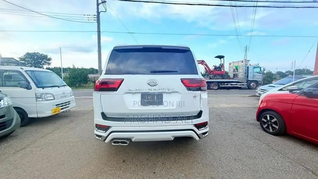 Toyota Land Cruiser Prado ZX LC300 2025
