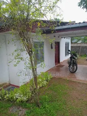 Land for Sale with An Old Boarding House Piliyandala