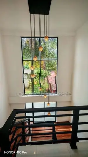 3 Storey rooftop Luxury House for sale in Athurugiriya