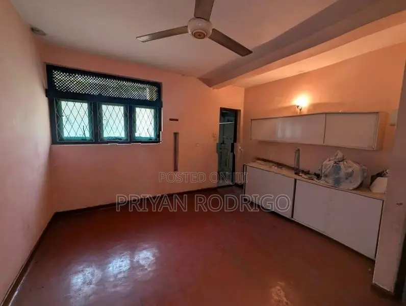 Pannipitiya - Isuru Uyana 05 BR House on 16 Perches of Land for Sale