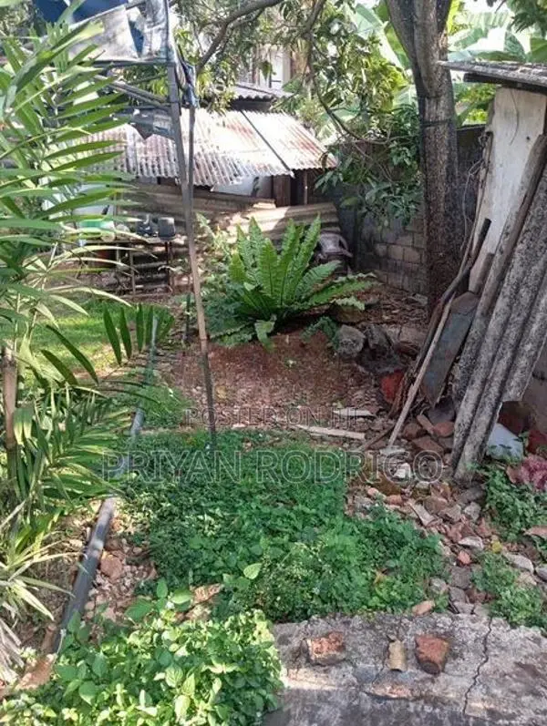 Delkanda Meegahawatta Road 10.5 Perches of Land for Sale