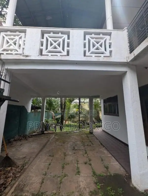 Pannipitiya - Isuru Uyana 05 BR House on 16 Perches of Land for Sale