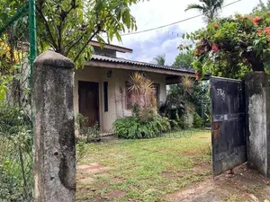 Thalawathugoda Temple Road 25 Perches of Land with an old House for Sa