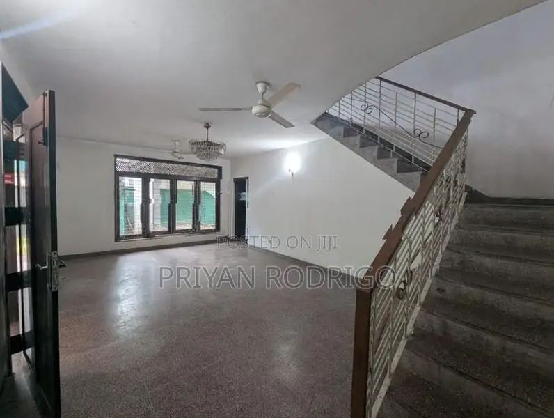 Pannipitiya - Isuru Uyana 05 BR House on 16 Perches of Land for Sale