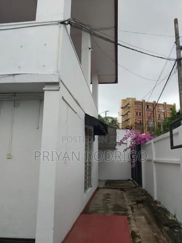 Colombo 06 - Bed Room House on 12.70 Perches of Land for Sale