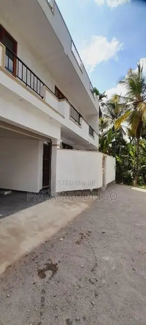 Luxury Brand New 02 Storey House for Sale in Piliyandala