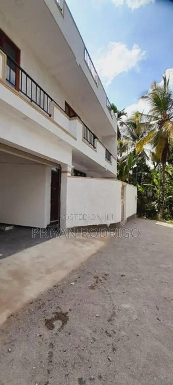 Luxury Brand New 02 Storey House for Sale in Piliyandala