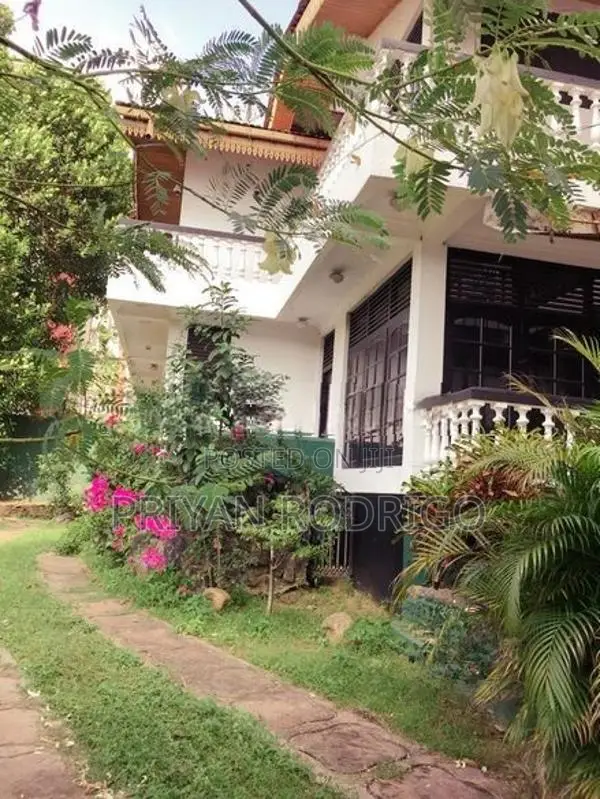 Mahara - Kadawatha 25 Perches of Land with an Old House for Sale