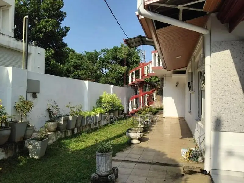 (YR-1088) Valuable Upper Floor House Rent in Koswatta Thalahena