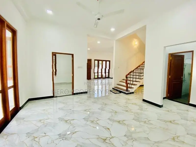 HAS203 - Luxury Valuable House for Sale in Piliyandala