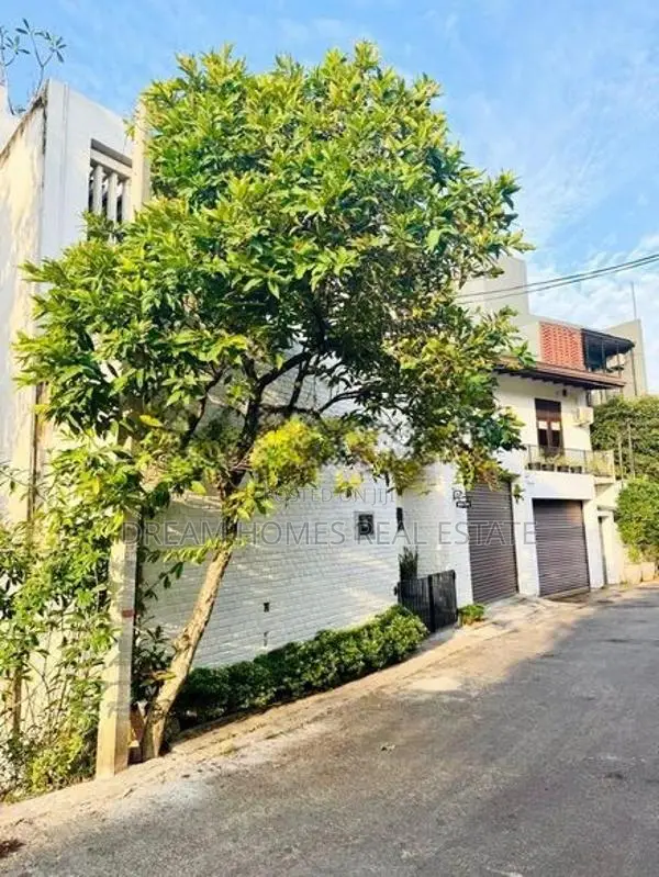 Architectural Luxury House for Sale in Thalawathugoda
