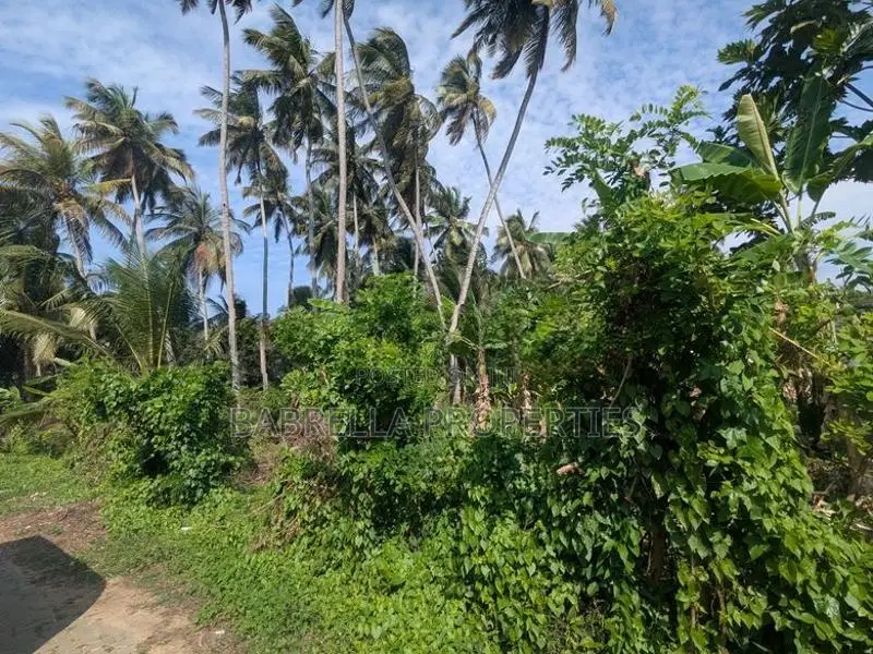 16.5P Valuable Residential Land - Wariyapola (Police Junction)