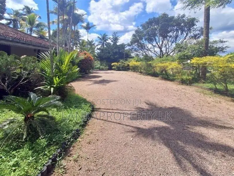 House for Sale in Malwathuhiripitiya, Gampaha