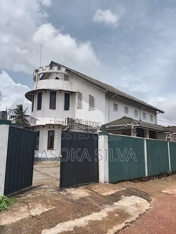 මාවරමණ්ඩිය - තුන්මහල් අර්ධ සුඛෝපබෝගී නිවසක් විකිණීමට