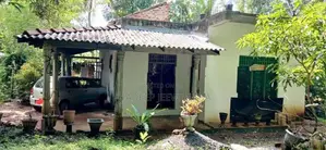 දෙහිඅත්තකණ්ඩිය නගරයේන් අඩක් සම්පූර්මණ නිම කොට ඇති දෙමහල් නිවස විකිණීමට