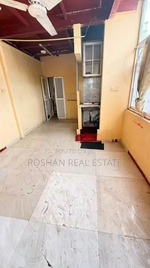 COMMECIAL SPACE WITH RESIDENTIAL FOR RENT SH2653