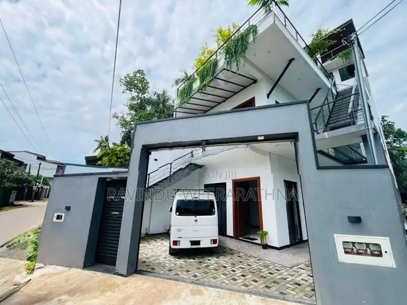 Spacious 3-Storey House for Rent in Kesbewa, Piliyandala