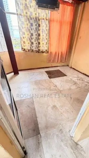 COMMECIAL SPACE WITH RESIDENTIAL FOR RENT SH2653