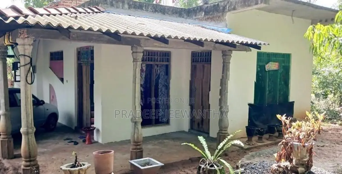 දෙහිඅත්තකණ්ඩිය නගරයේන් අඩක් සම්පූර්මණ නිම කොට ඇති දෙමහල් නිවස විකිණීමට