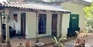 දෙහිඅත්තකණ්ඩිය නගරයේන් අඩක් සම්පූර්මණ නිම කොට ඇති දෙමහල් නිවස විකිණීමට