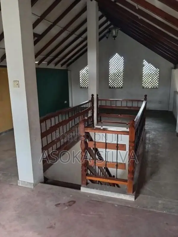 මාවරමණ්ඩිය - තුන්මහල් අර්ධ සුඛෝපබෝගී නිවසක් විකිණීමට