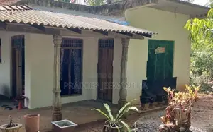 දෙහිඅත්තකණ්ඩිය නගරයේන් අඩක් සම්පූර්මණ නිම කොට ඇති දෙමහල් නිවස විකිණීමට