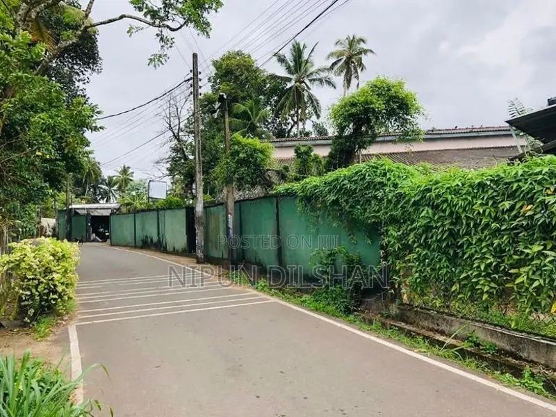 House for Sale in Piliyndala | 8 BR 21 Purchase