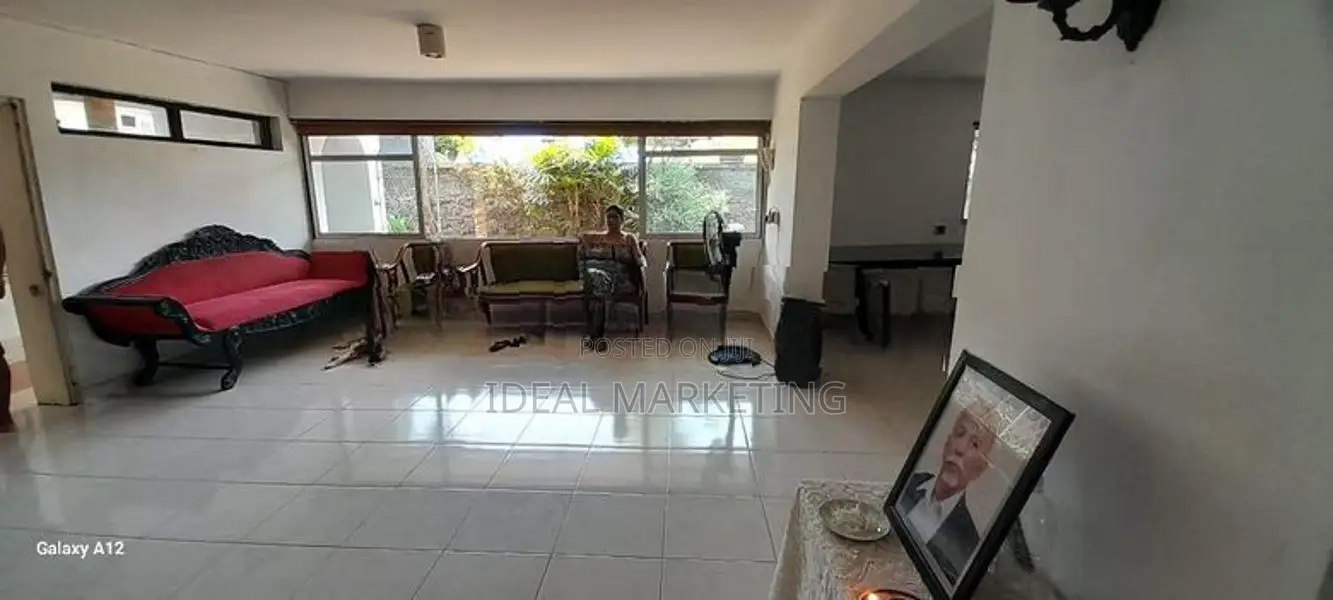 4 Bedroom House for Sale - Pelawatte (EM825)