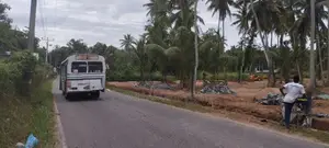 වේයන්ගොඩ නයිවල පාරෙන් බිම්කොටස්