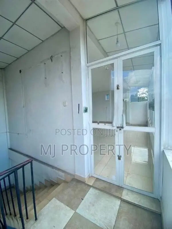(IC-1049) Valuable Commercial Shop Space Rent in Athurugiriya