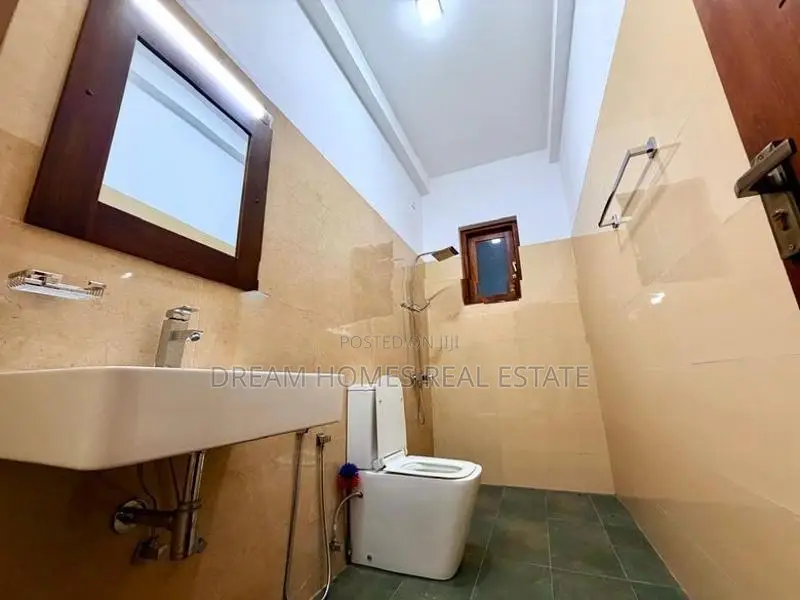 Super Luxury 3-Storey House for Sale – Hokandara