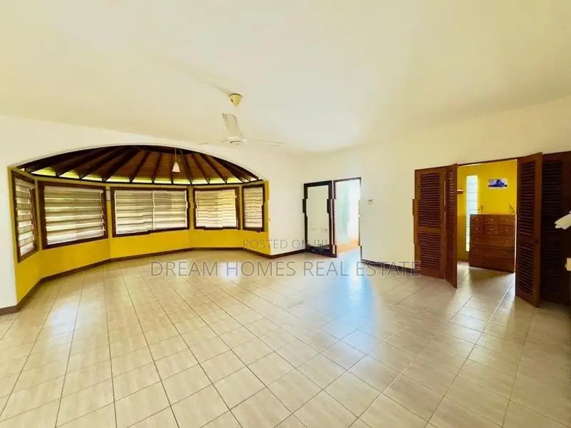 Home with Spacious Interiors Rooftop – Subodhipura Baththaramulla