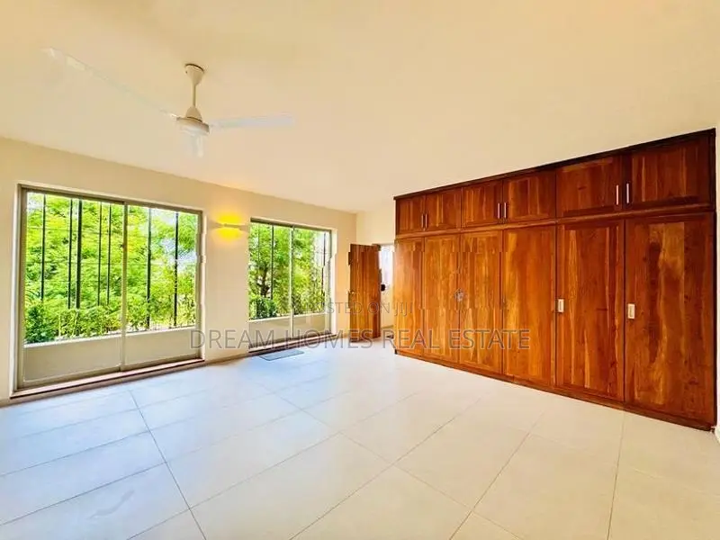 Family Home with Annex Solar Power – Thalangama North