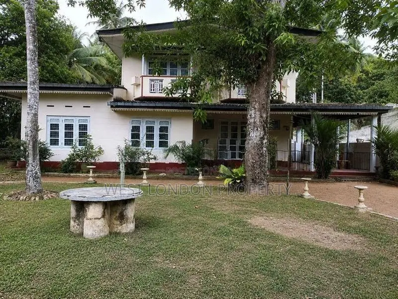 Spacious 2 Story House with Large Land for Sale – Hanwella